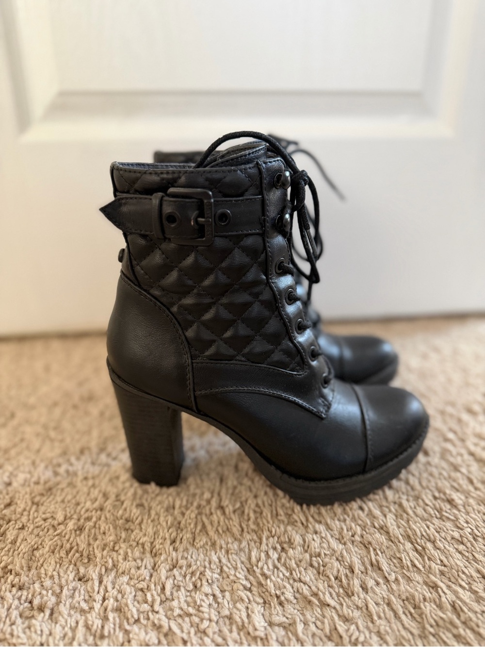 G By Guess Womens Gift Closed Toe Ankle Fashion Boots quilted size 6.5
